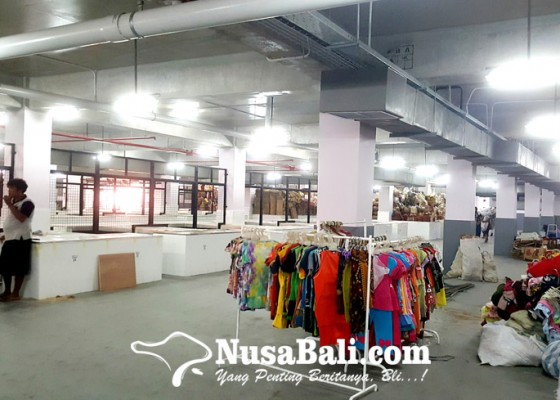 Nusabali.com - pedagang-pasar-banyuasri-mulai-relokasi
