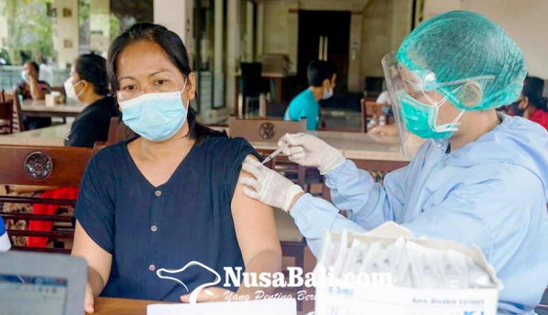 www.nusabali.com-vaksinasi-covid-19-di-denpasar-sudah-sasar-128568-warga