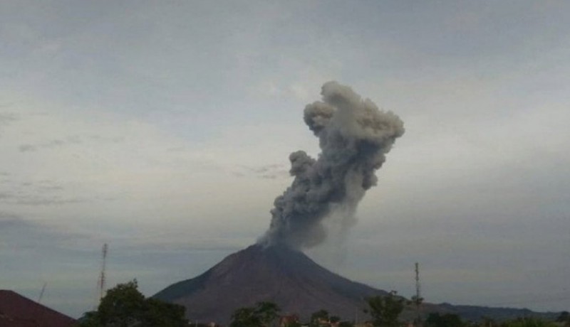 www.nusabali.com-gunung-sinabung-erupsi-semburkan-abu-vulkanik-2000-meter