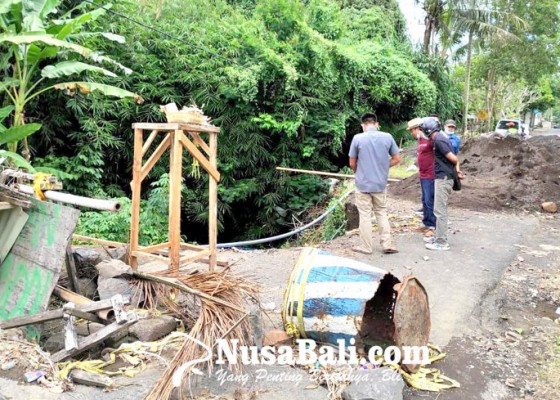 Nusabali.com - jalan-desa-abuan-desa-apuan-mulai-diperbaiki