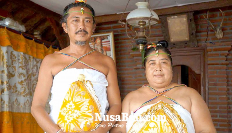 www.nusabali.com-sepasang-walaka-di-desa-bungaya-jalani-upacara-diksita