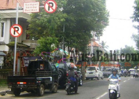Nusabali.com - tanda-larangan-parkir-dilanggar