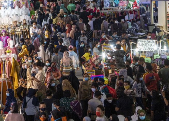 Nusabali.com - lebih-100000-orang-kunjungi-pasar-tanah-abang-dalam-sehari