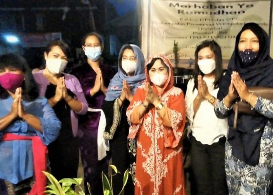 Nusabali.com - pengusaha-perempuan-perwira-bali-berbagi-kasih-bersama-kaum-dhuafa
