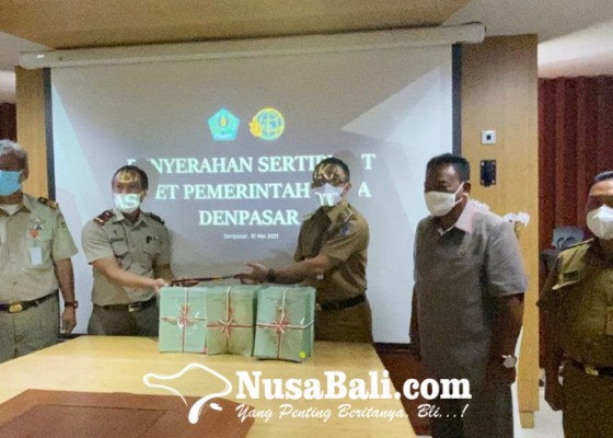 Nusabali.com - bpn-serahkan-400-sertifikat-aset-pemkot-denpasar