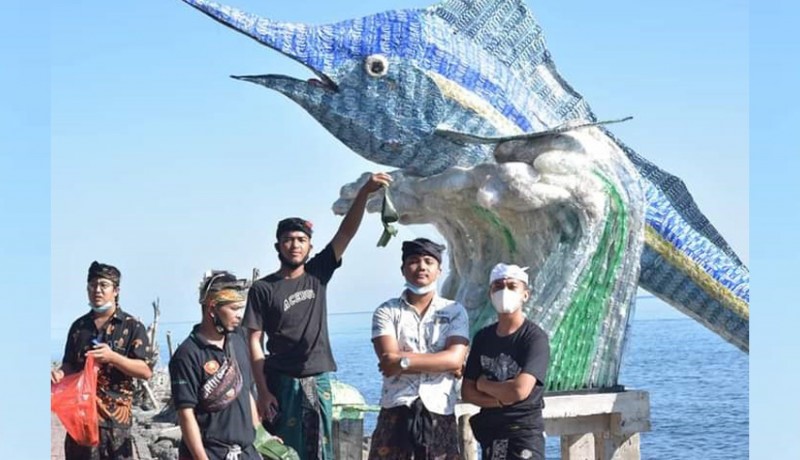 www.nusabali.com-dikerjakan-para-pemuda-habiskan-500-kg-sampah-plastik-selama-90-hari