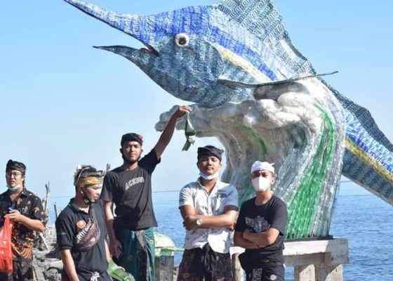 Nusabali.com - dikerjakan-para-pemuda-habiskan-500-kg-sampah-plastik-selama-90-hari
