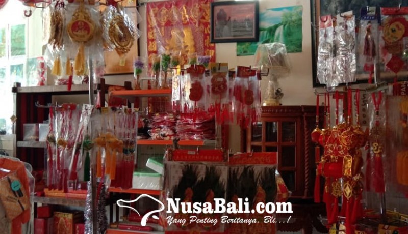 www.nusabali.com-jelang-waisak-toko-peralatan-sembahyang-di-denpasar-sepi