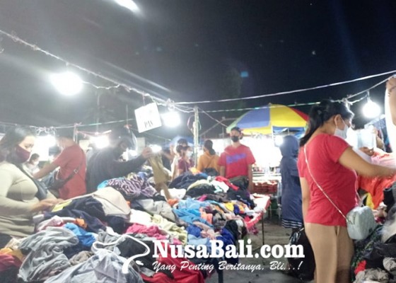 Nusabali.com - fenomena-thrifting-remaja-kini-memburu-pakaian-second
