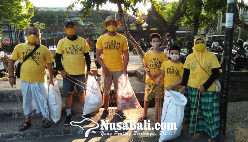 www.nusabali.com-disiplin-sampah-trash-hero-renon-ingatkan-pengunjung-monumen-bajra-sandhi