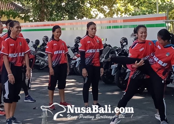 Nusabali.com - tim-pelatih-evaluasi-kelincahan-pesilat-bali