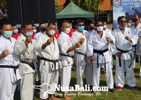 Nusabali.com - 100-karateka-tuntaskan-gashuku-dan-ukt-di-badung