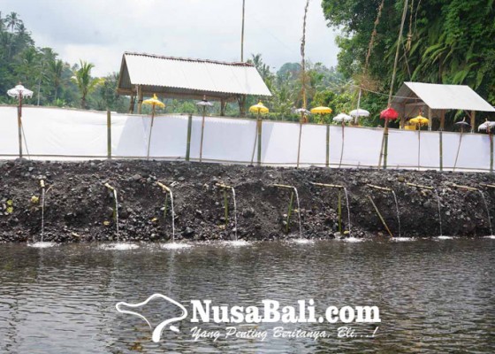 Nusabali.com - manfaatkan-mata-air-yang-tertimbun-lahar-erupsi-gunung-agung-2017