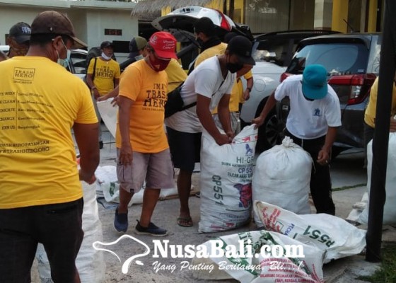 Nusabali.com - trash-hero-indonesia-beraksi-di-desa-payangan