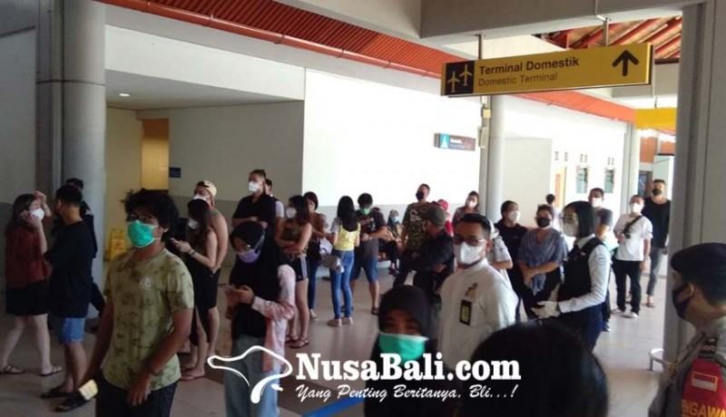 www.nusabali.com-hari-pertama-wajib-pcr-dan-sertifikat-vaksin-calon-penumpang-bandara-ngurah-rai-kelabakan