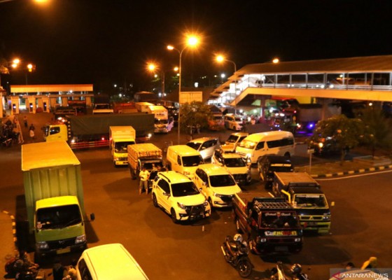 Nusabali.com - pelabuhan-gilimanuk-dan-ketapang-berlakukan-larangan-menyeberang-malam-bagi-pejalan-kaki-dan-kendaraan-penumpang