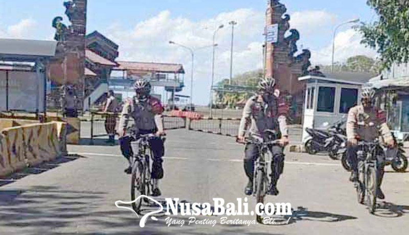 www.nusabali.com-patroli-bersepeda-pantau-kawasan-padangbai