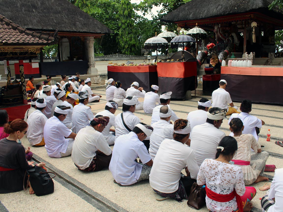 Paket Tirtayatra Nusa Penida 1 Hari (Pura Puncak Mundi, Pura Goa Giri Putri, Pura Dalem Peed) - Senggol Bali