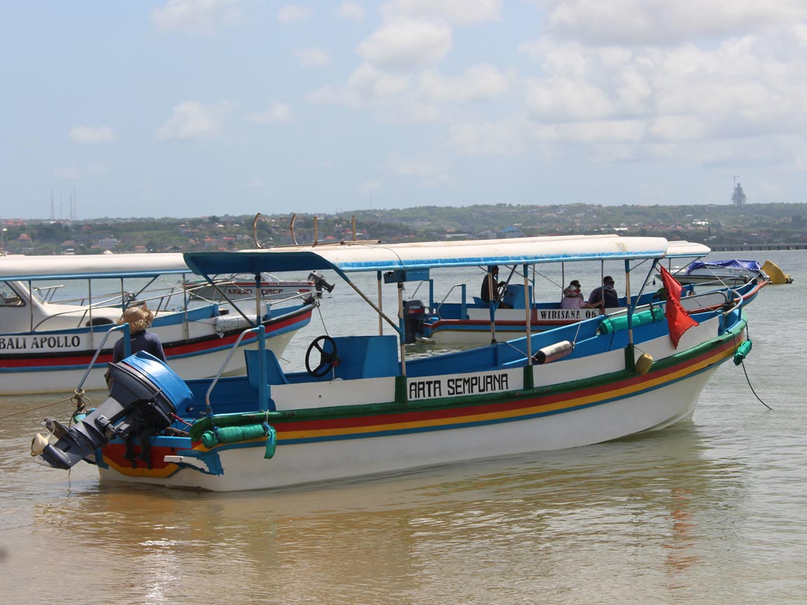 Harga Sewa Glass Bottom Boat Untuk Wisata Pulau Penyu Bali - Senggol Bali