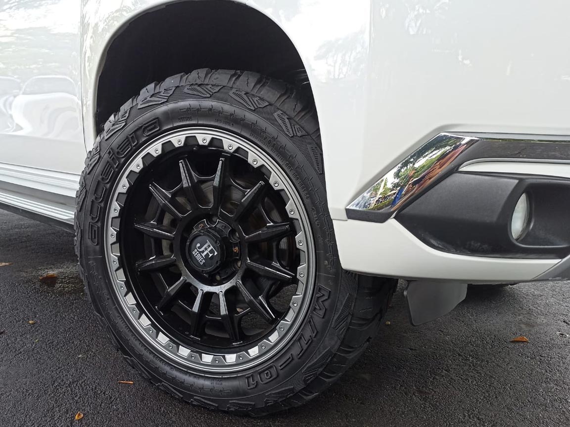 Dijual Mitsubishi Pajero Sport 4x2 Dakar 2018 Diesel AT Asli Bali Harga Murah - Senggol Bali