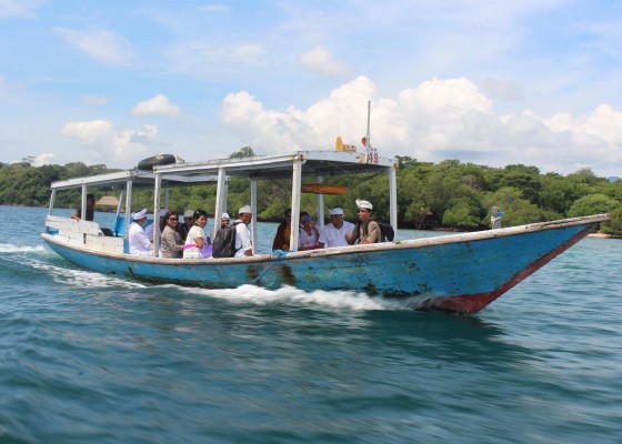 Nusabali.com - harga-sewa-boat-wisata-snorkeling-menyeberang-ke-pulau-menjangan