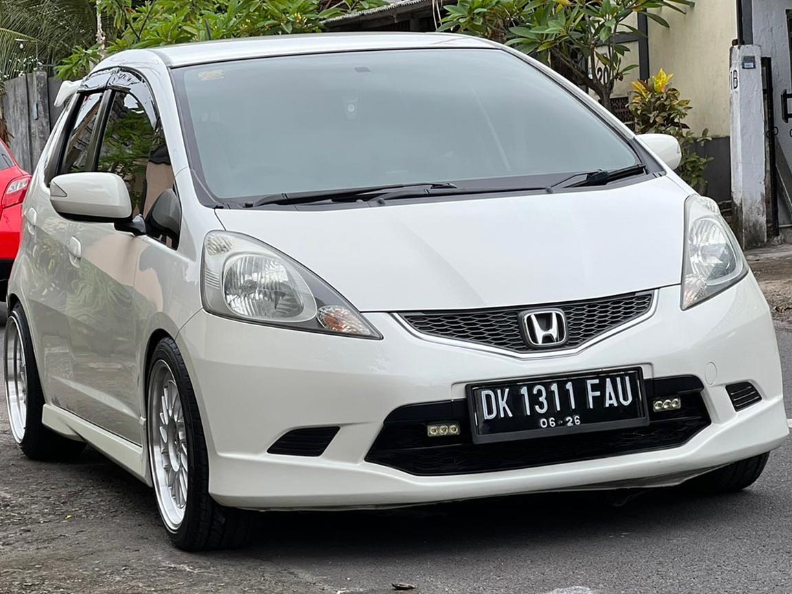 Sangat Terawat Dijual Mobil Honda Jazz RS 2011 AT Asli Bali - Senggol Bali