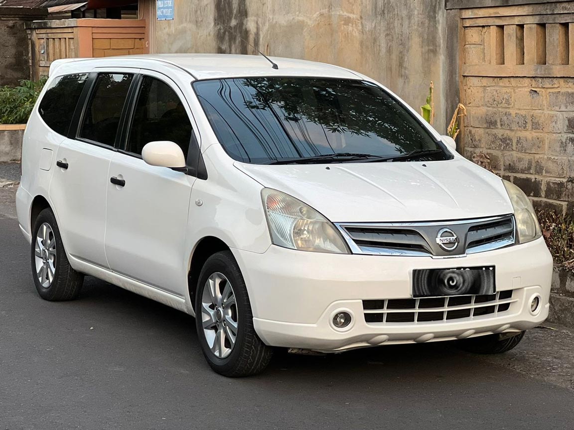 Dijual Murah Nissan Grand Livina SV AT 2013 Asli Bali Terawat - Senggol Bali