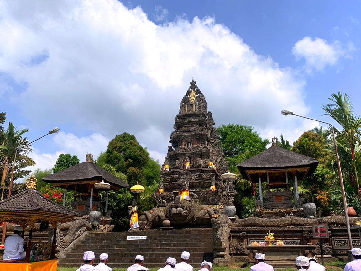 Harga Paket Mekemit Tirta Yatra Semeru Lumajang Pura Mandhara Giri 2 Hari  - Senggol Bali